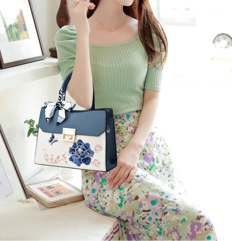 Womens Large Capacity New Embroidered Handbag With Floral Design